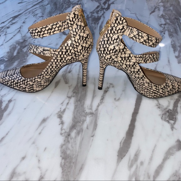 Vintage Nude and Black Guess Pointy Toe Pump - Picture 3 of 8